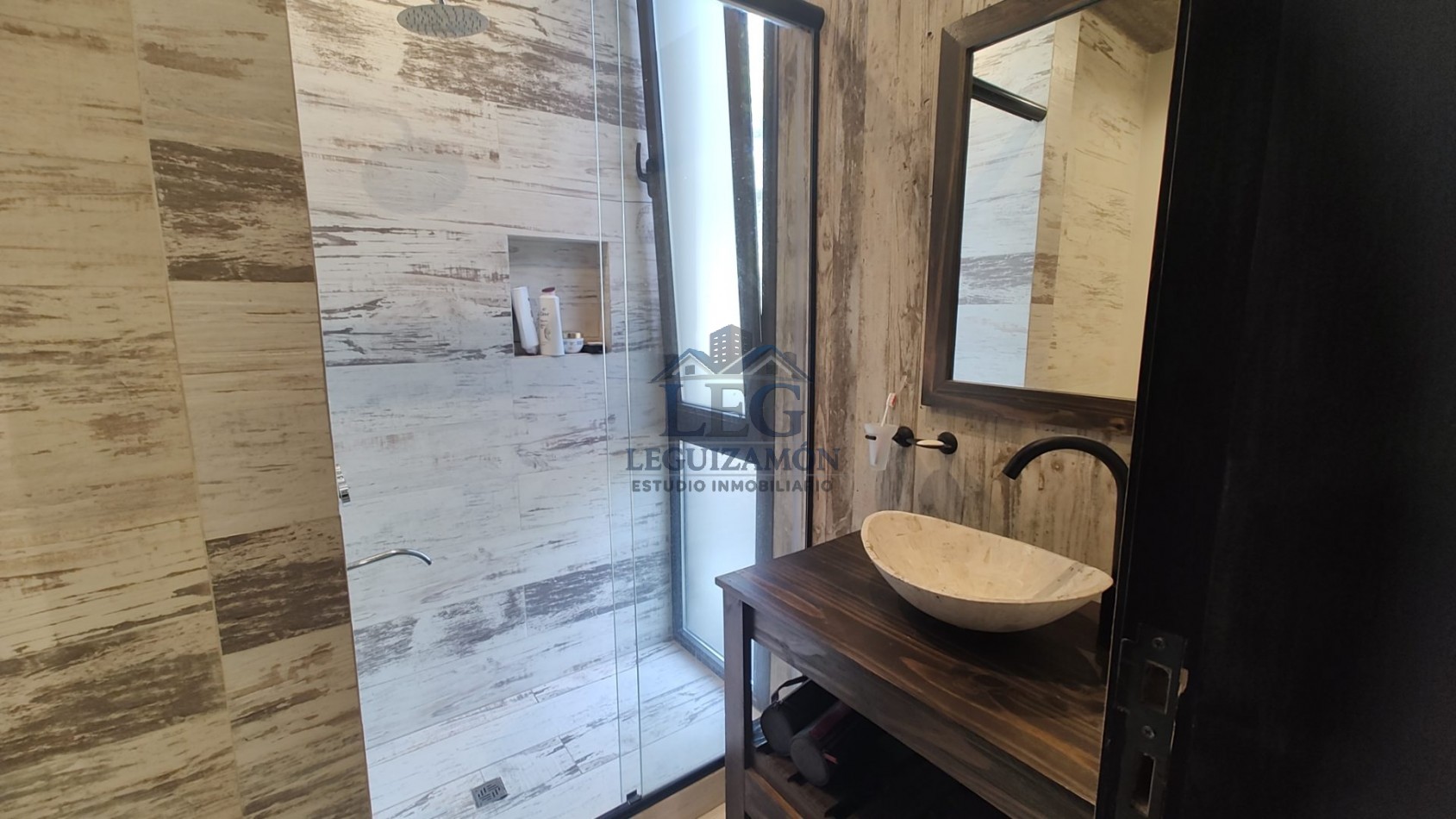 Casa en Venta en Barrio Privado Villa Roble con Pileta y 3 Dormitorios