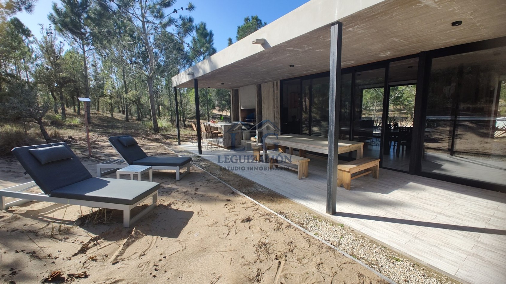 Casa en Venta en Barrio Privado Villa Roble con Pileta y 3 Dormitorios