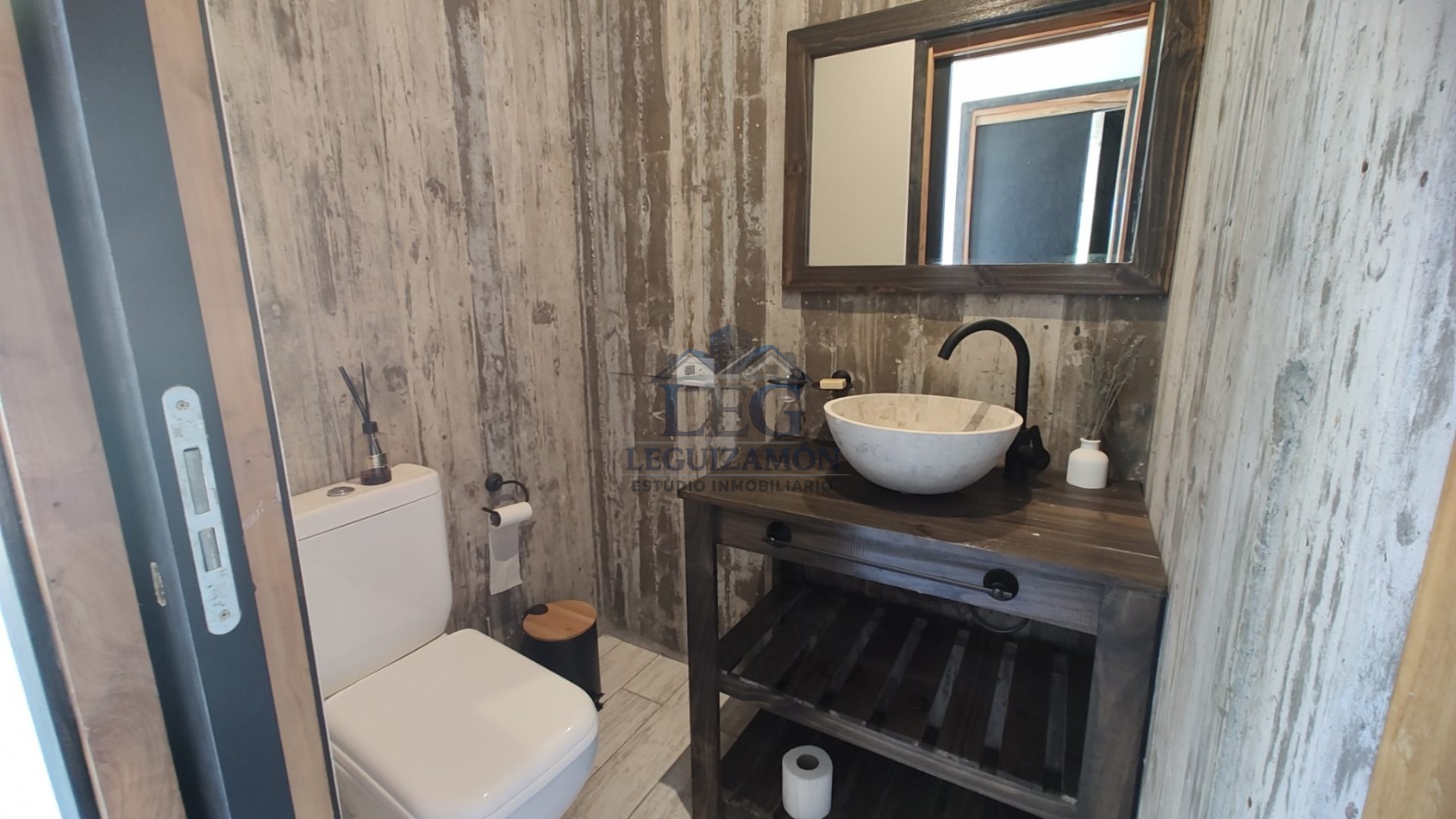 Casa en Venta en Barrio Privado Villa Roble con Pileta y 3 Dormitorios