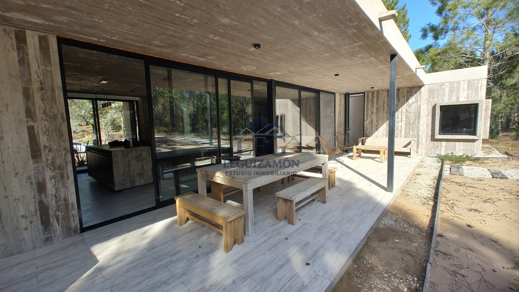 Casa en Venta en Barrio Privado Villa Roble con Pileta y 3 Dormitorios