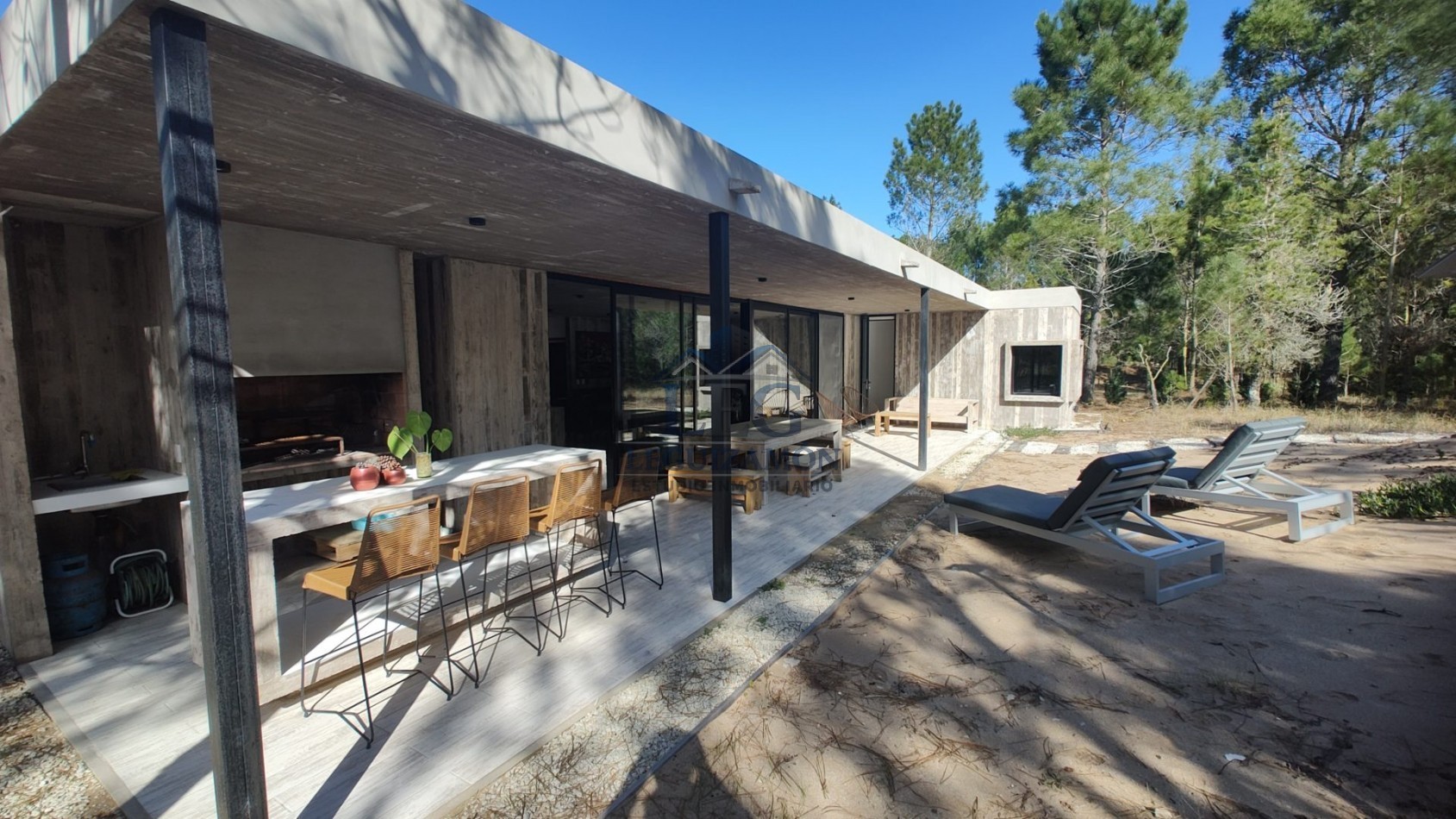 Casa en Alquiler Temporal en Barrio Privado Villa Roble con Pileta y 3 Dormitorios