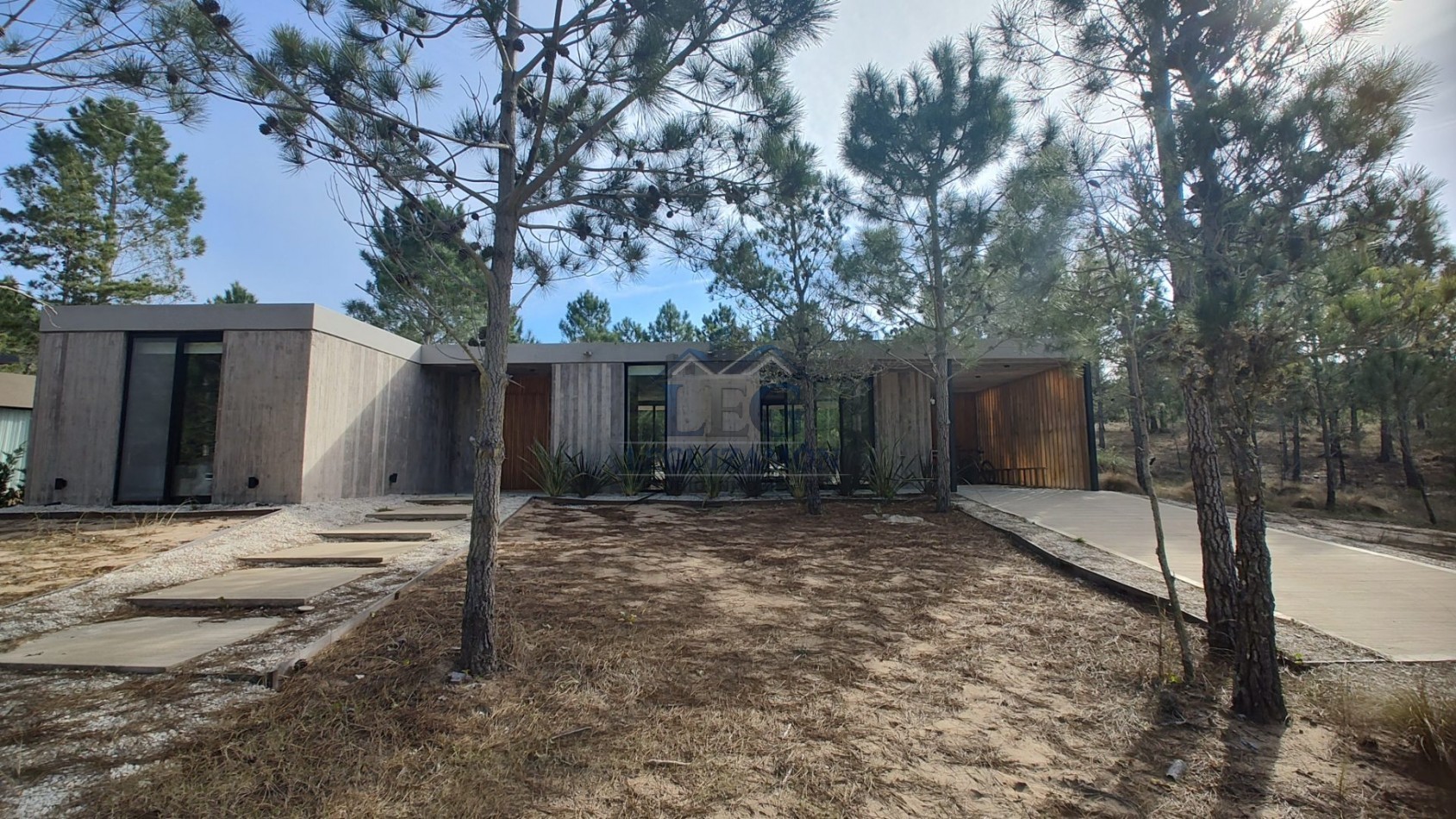 Casa en Alquiler Temporal en Barrio Privado Villa Roble con Pileta y 3 Dormitorios