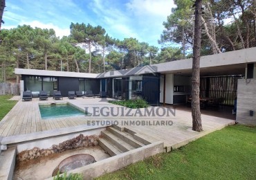 Casa 4 Ambientes en Barrio Cerrado Los Pioneros Pinamar con Pileta